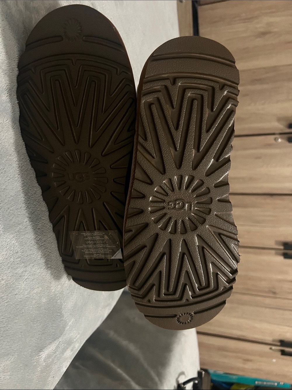 Ugg - Picture 2 of 3
